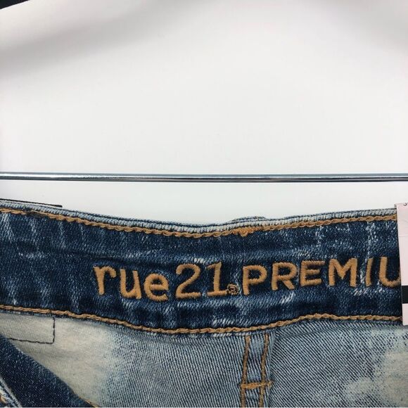 🆕 RUE21 Premium Supreme Flex At the Knee Jean Short Bermuda Destructed 26 NWT - Picture 4 of 8